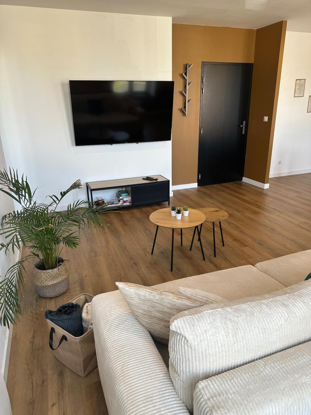 Appartement De La Gare Remiremont Buitenkant foto